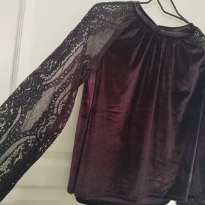 Velour top with lace sleeves